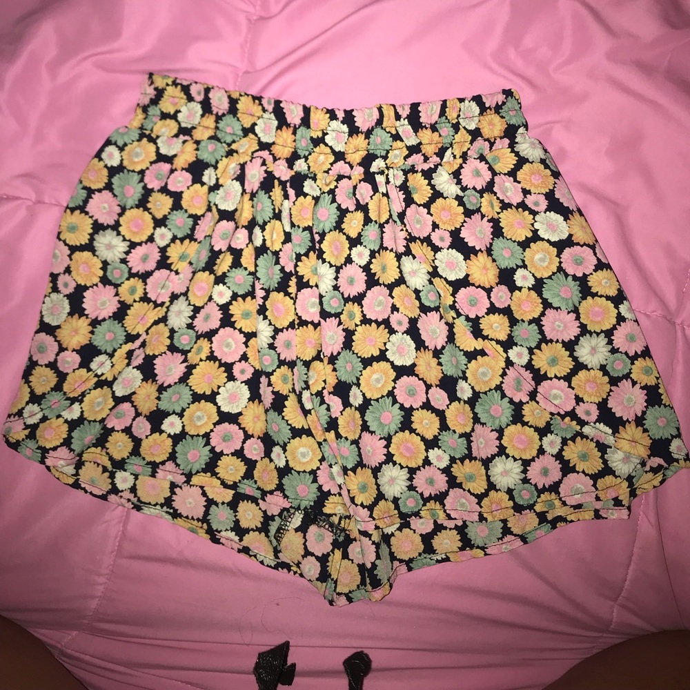 Floral high wasted patterned shorts